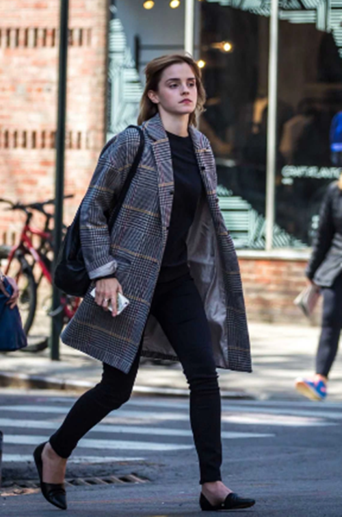 Street style Emma Watson don gian voi toan do trung tinh rat dang hoc hoi-Hinh-4