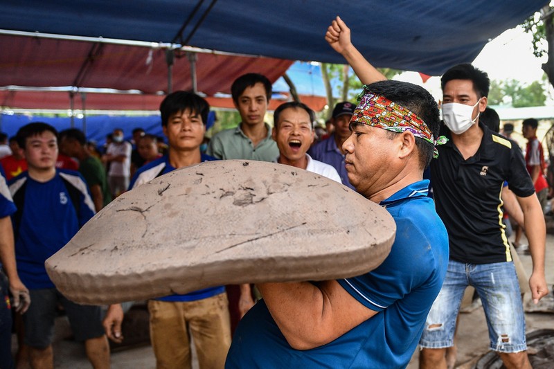 90 nguoi dan ong tro tai choi no phao dat dip le-Hinh-12