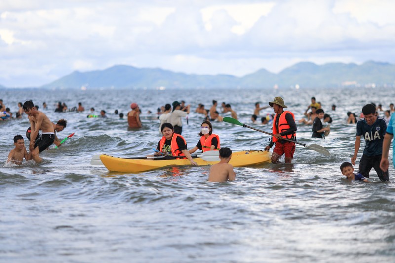 Hang nghin nguoi do ve Vung Tau du anh huong ap thap nhiet doi-Hinh-5