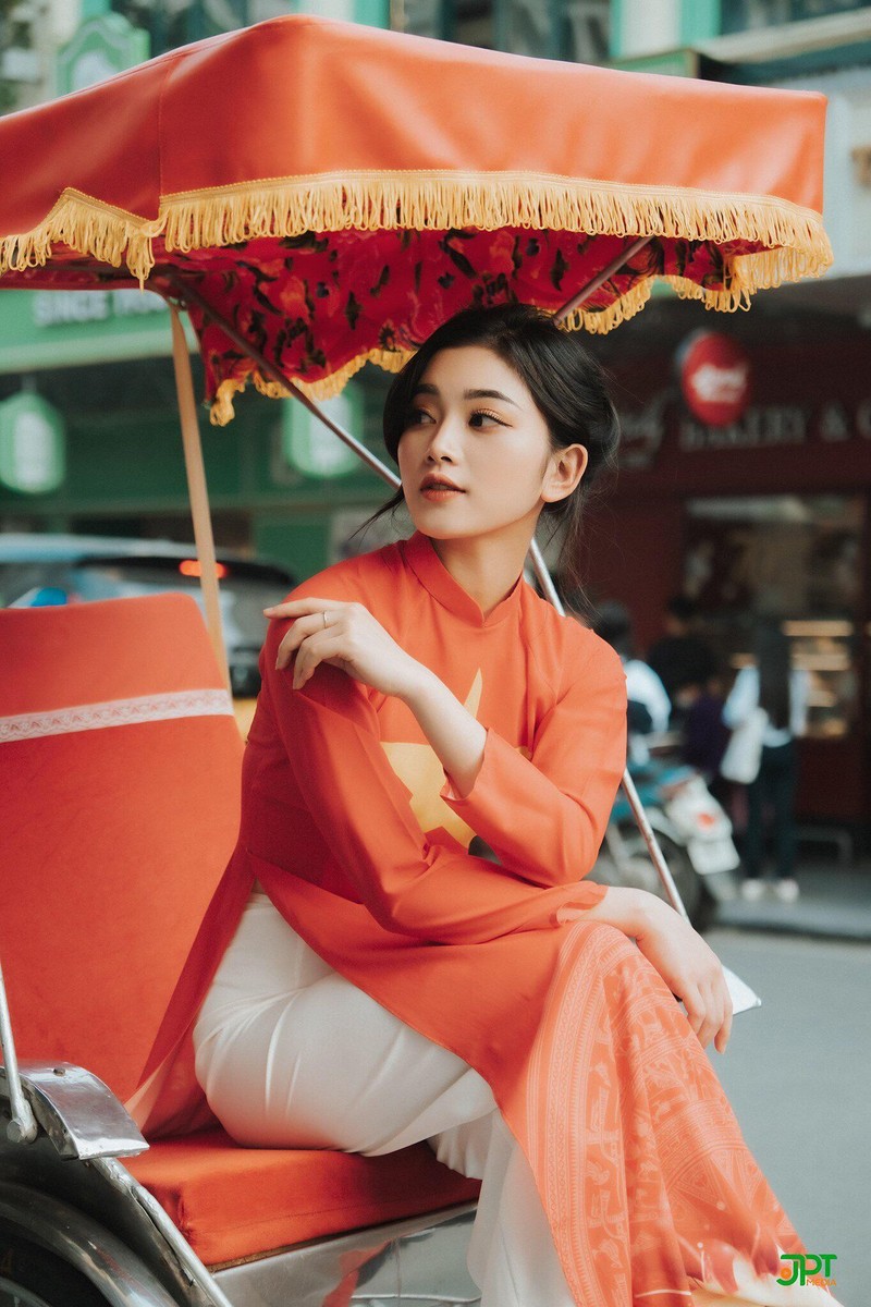 Ao dai Co do sao vang di qua nhung diem tich ghi dau lich su dan toc ve vang-Hinh-2