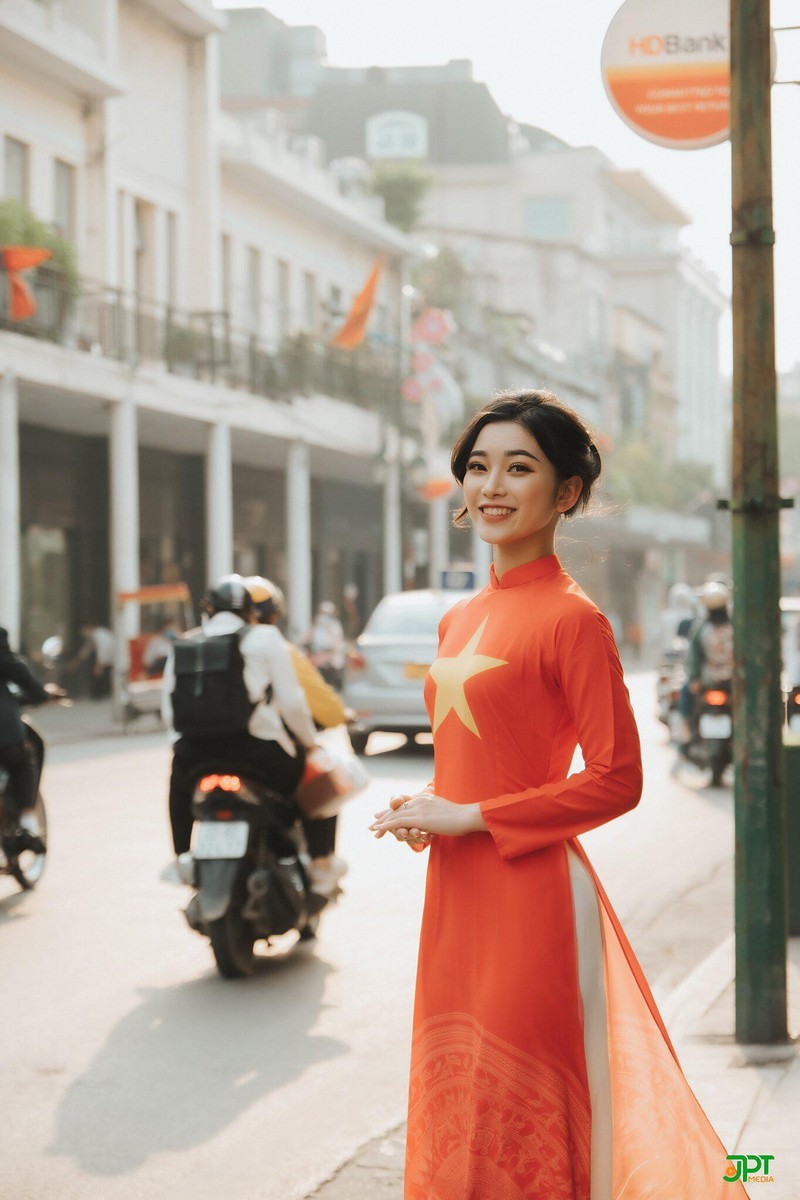 Ao dai Co do sao vang di qua nhung diem tich ghi dau lich su dan toc ve vang-Hinh-4