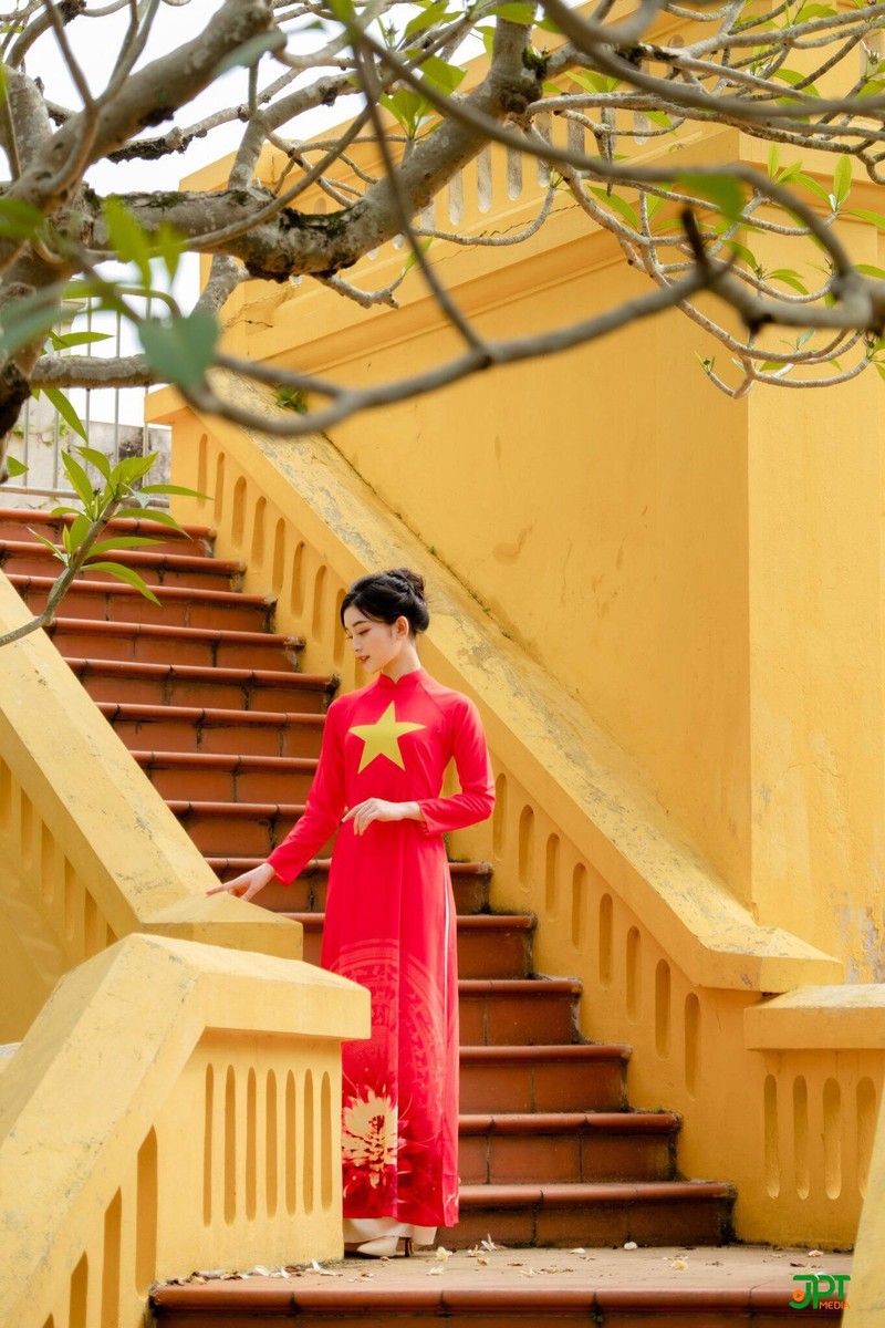 Ao dai Co do sao vang di qua nhung diem tich ghi dau lich su dan toc ve vang-Hinh-8