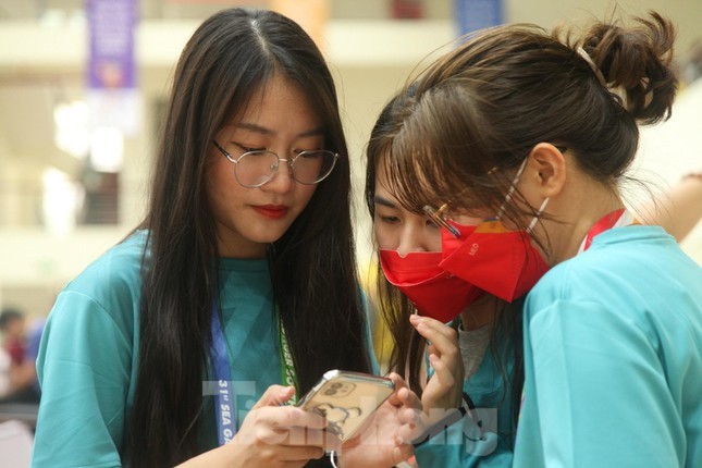 Ngam nhan sac cuon hut cua cac nu tinh nguyen vien tai SEA Games 31-Hinh-9