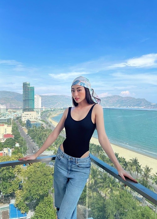 Anh goi cam cua Luong Thuy Linh khi sap het nhiem ky hoa hau