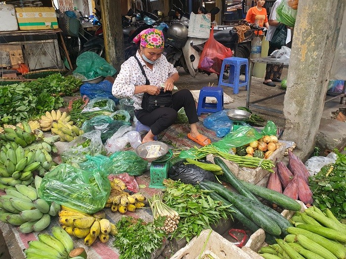 35 nghin dong/mo rau muong, ba noi tro phat hoang khi di cho-Hinh-3