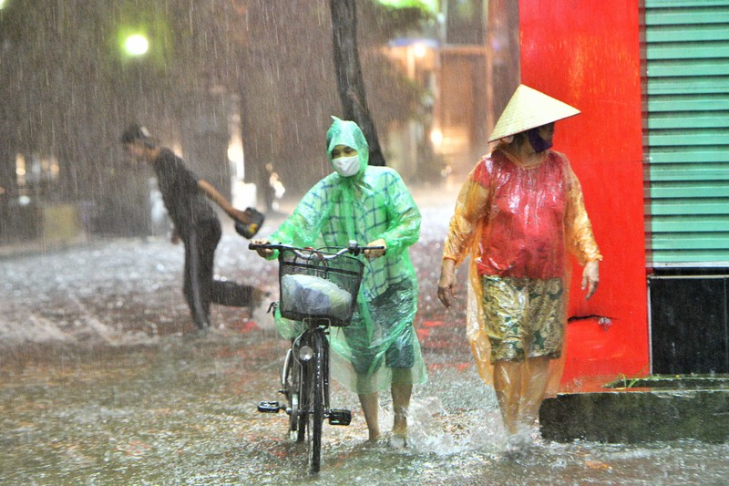 Nhieu tuyen duong Ha Noi ngap nang-Hinh-2