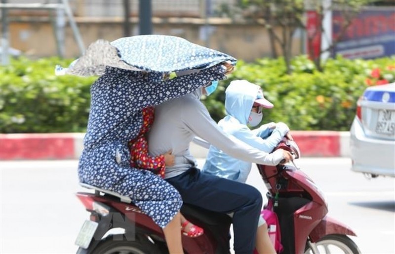 Thoi tiet 13/6: Bac Bo ngay nang nong, chieu toi va dem co mua to