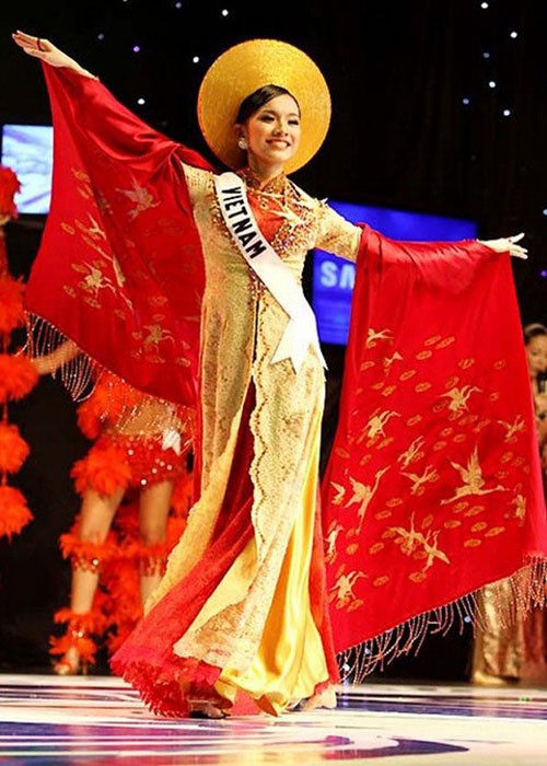 Soi tung chi tiet quoc phuc cua dai dien Viet Nam tai dau truong Miss Universe-Hinh-6