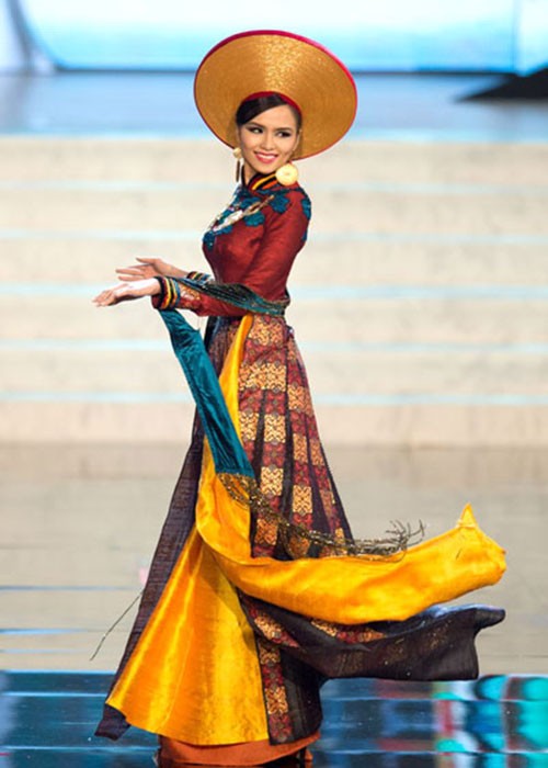 Soi tung chi tiet quoc phuc cua dai dien Viet Nam tai dau truong Miss Universe-Hinh-9