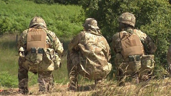 10.000 tan binh Ukraine bat dau tham gia huan luyen tai Anh