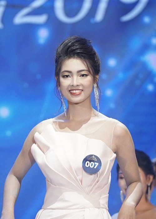 Dang Thi Huong va loat my nhan bi thu hoi danh hieu-Hinh-4