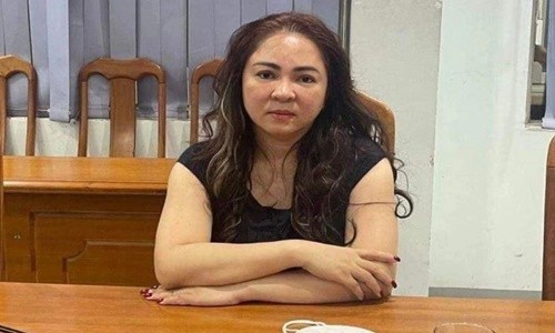 Vy Oanh an y khi ba Phuong Hang bi de nghi truy to