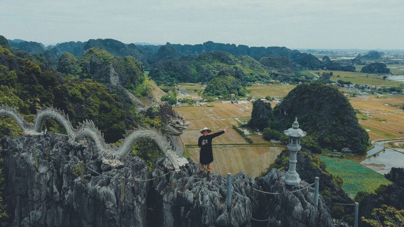 Chang trai lai xe may 8.000 km, mac ao dai check-in 40 tinh thanh-Hinh-3