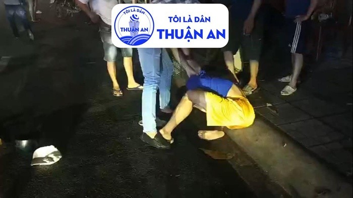 Suyt va cham xe, thanh nien xam tro danh 2 me con, nhan ket dang-Hinh-2