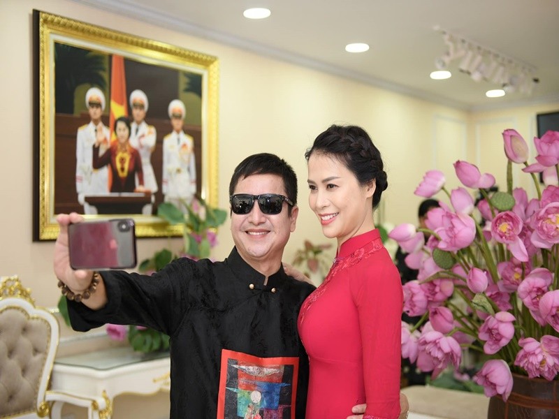 Loat anh “tinh be binh” cua Chi Trung va ban gai kem 17 tuoi-Hinh-2