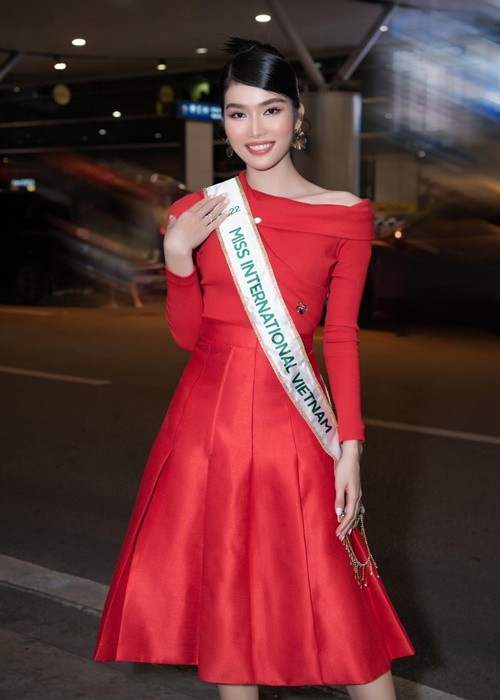 A hau Phuong Anh rang ro ben dan thi sinh Miss International 2022-Hinh-10