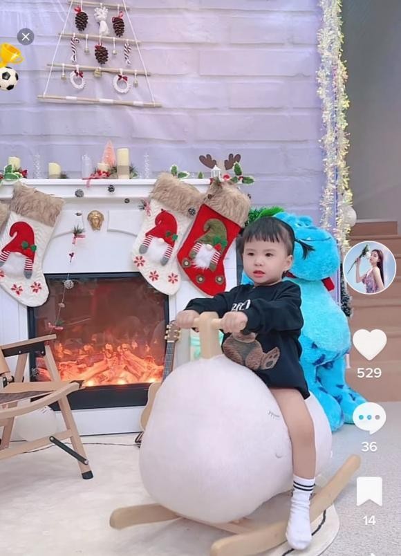 Bieu cam trai nguoc cua cac nhoc ty nha sao Viet khi don Noel-Hinh-12