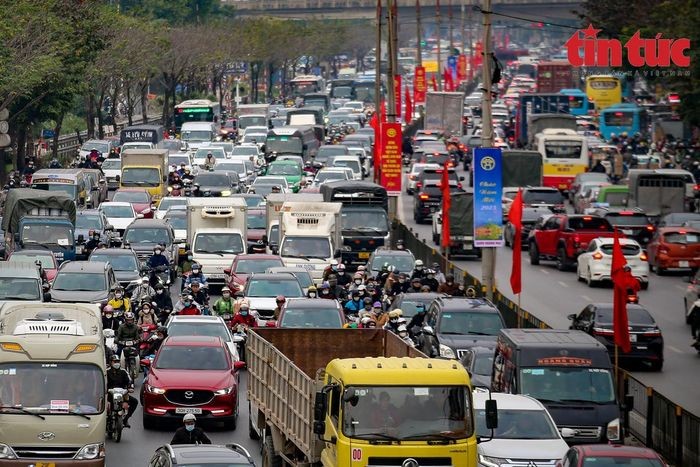 Dong nguoi hoi ha roi Ha Noi ve que nghi Tet Duong lich 2023-Hinh-7