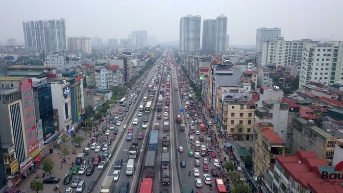 Ngay lam viec cuoi nam, cua ngo Ha Noi tac nghen, xe du bat khach tren cao toc-Hinh-4