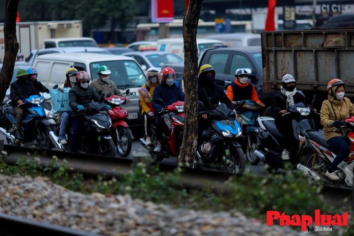 Ngay lam viec cuoi nam, cua ngo Ha Noi tac nghen, xe du bat khach tren cao toc-Hinh-7