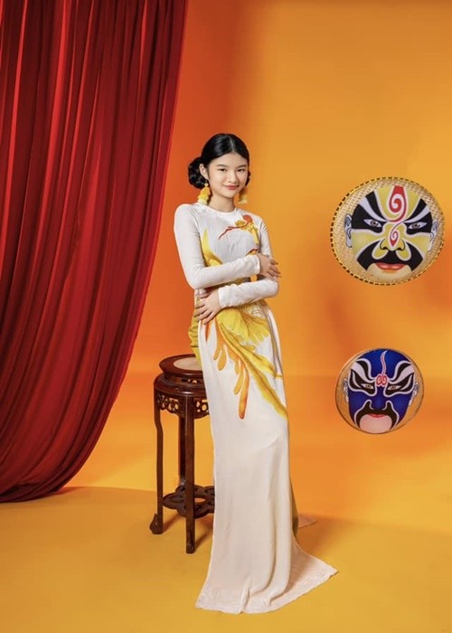 Truong Ngoc Anh khoe con gai mac ao dai, goi la my nhan-Hinh-2