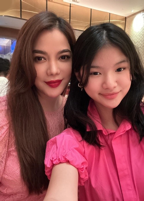 Truong Ngoc Anh khoe con gai mac ao dai, goi la my nhan-Hinh-7