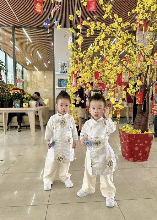 Dan nhoc ti nha sao Viet dang yeu khi dien ao dai don Tet-Hinh-11