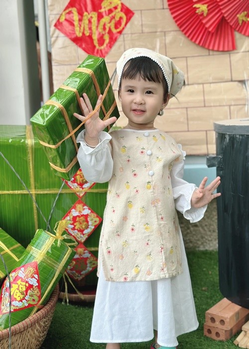 Dan nhoc ti nha sao Viet dang yeu khi dien ao dai don Tet-Hinh-9