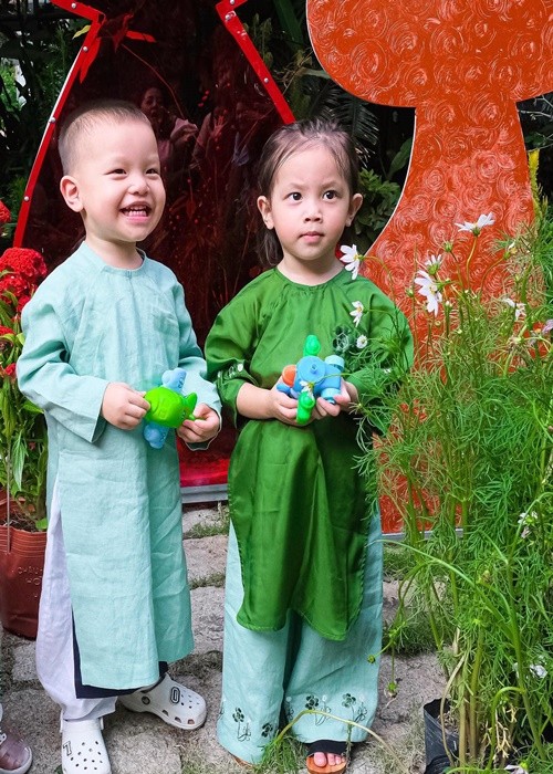 Dan nhoc ti nha sao Viet dang yeu khi dien ao dai don Tet