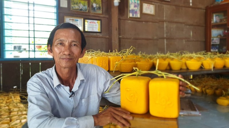 Dua thu phap, dua dat vang, buoi ho lo la mat ngay Tet