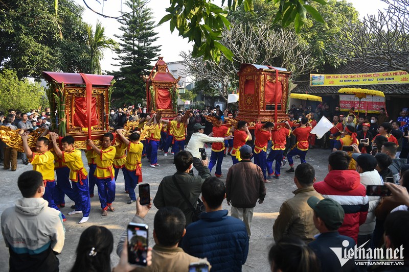 Tuc le ruoc kieu duoi nuoc trong gia lanh ky la o Thai Binh