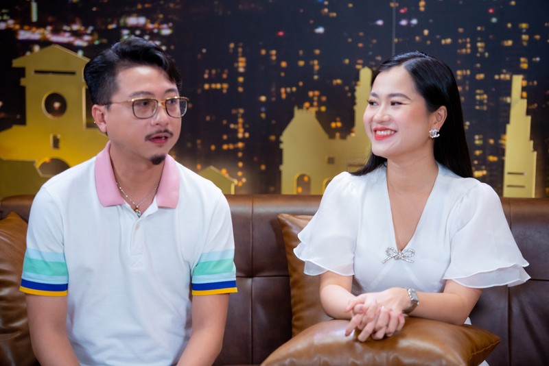 Cau nhan ve Hoai Linh giup vo chong Lam Vy Da kiem 