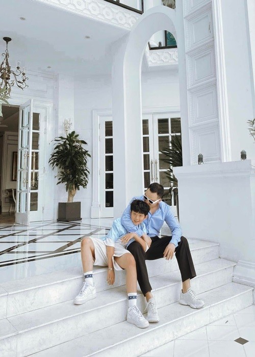 Cuoc song cua Vu Khac Tiep trong biet thu vua gap su co-Hinh-11