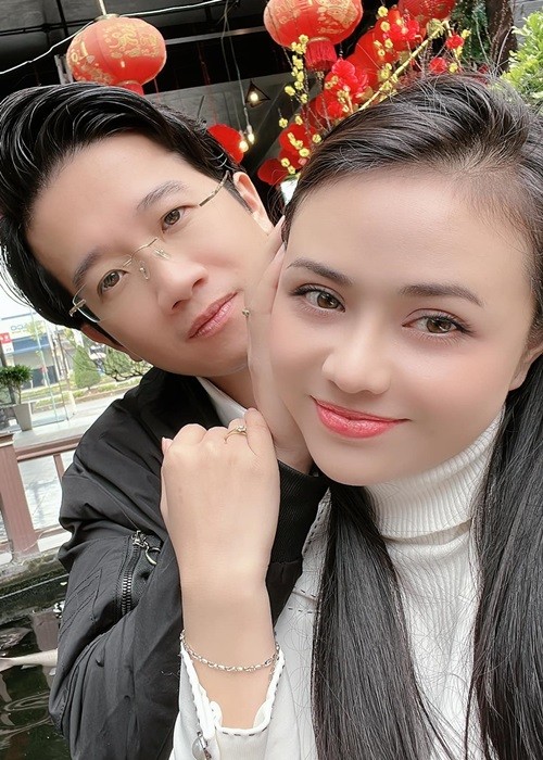 Tinh yeu dep cua Sao mai Luong Hai Yen va chang can bo doan-Hinh-3