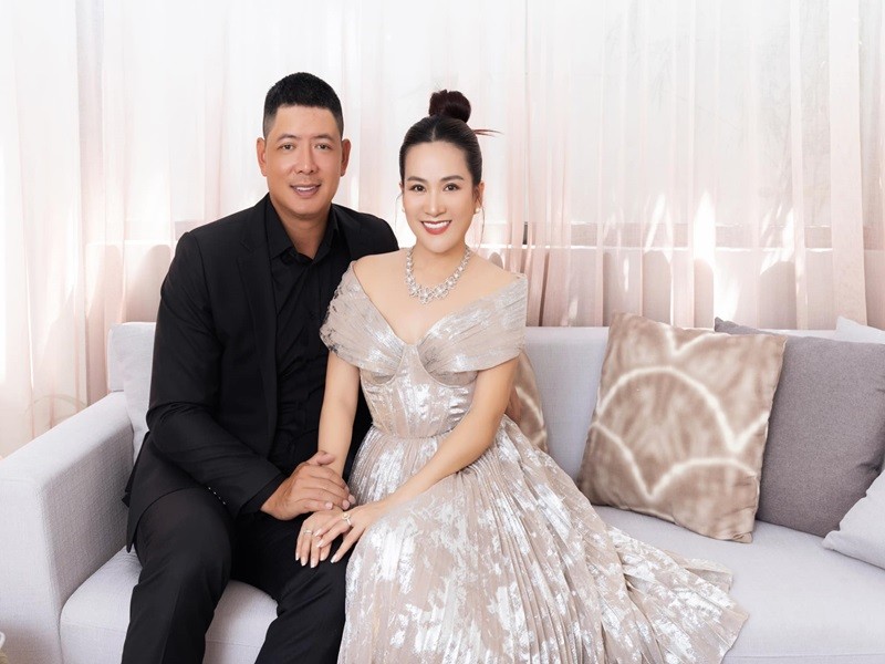 Vo Binh Minh goi cam, sang trong ben chong ky niem 15 nam cuoi-Hinh-3