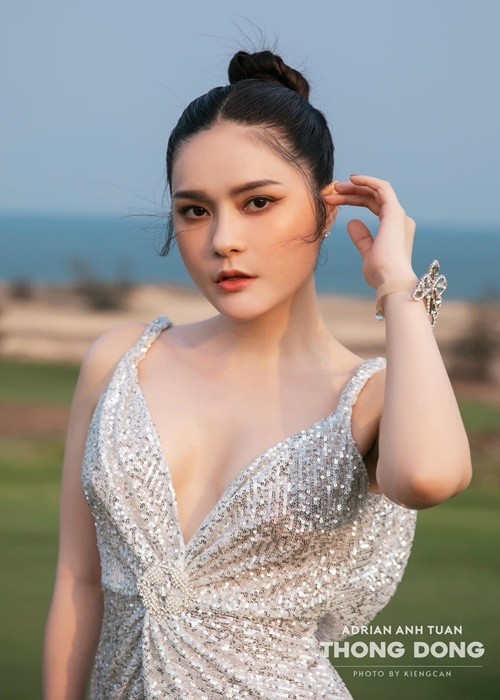 Doan Di Bang mua o to lam xe hoa cho vu em, chiu chi gay soc-Hinh-8