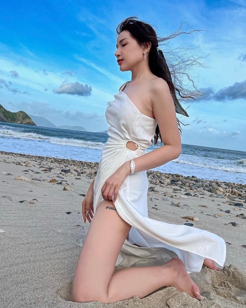 Gu thoi trang di bien goi cam cua Kha Nhu-Hinh-14