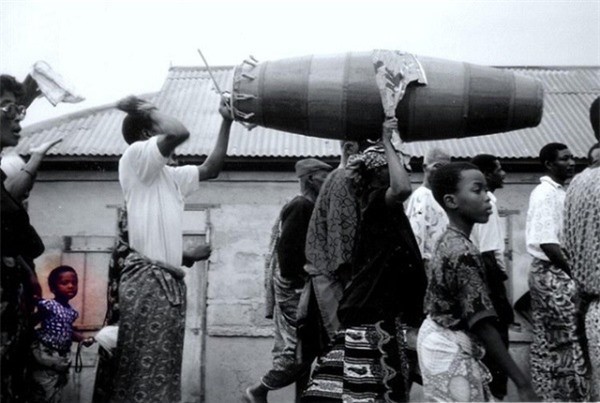 La lung hu tuc mai tang nguoi chet keo dai hang nam troi