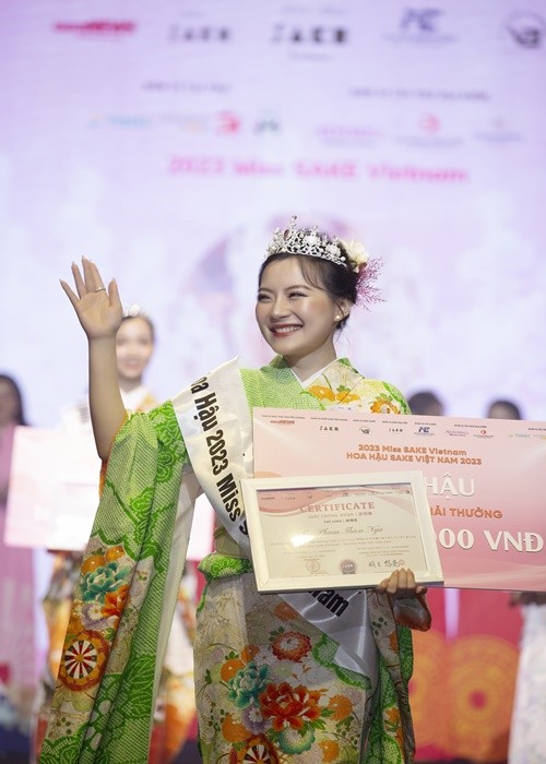 Nhan sac Pham Thien Nga dang quang Miss Sake Viet Nam 2023-Hinh-2