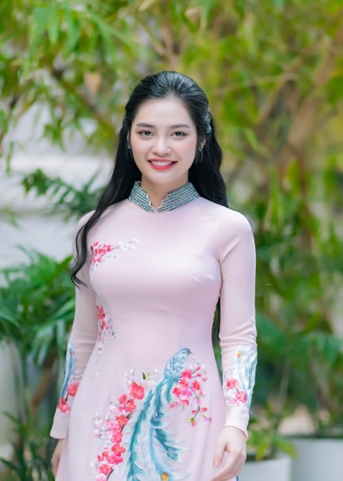 Cuoc song cua Hoa hau Nong Thuy Hang sau dang quang-Hinh-3