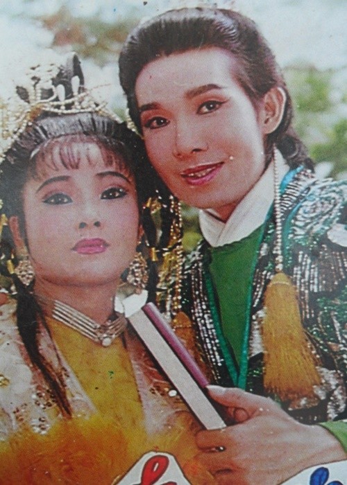 Em gai NSUT Vu Linh: Hon nhan lan dan, som gia tu san khau