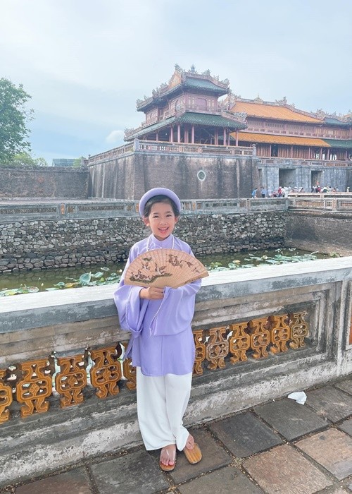 Con gai Mai Phuong lon bong, ngay cang xinh