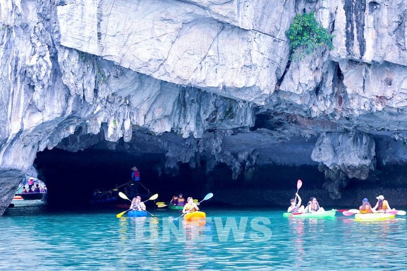 Du lich Ha Long: Kham pha nhung dia danh trong mot ngay-Hinh-4