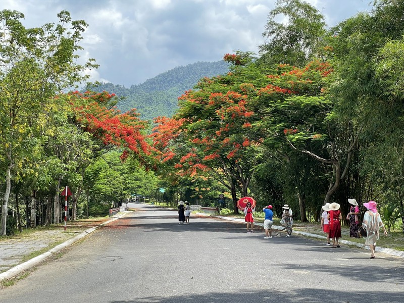 Giai nhiet mua he mat lanh voi cong vien thac Yang Bay-Hinh-3