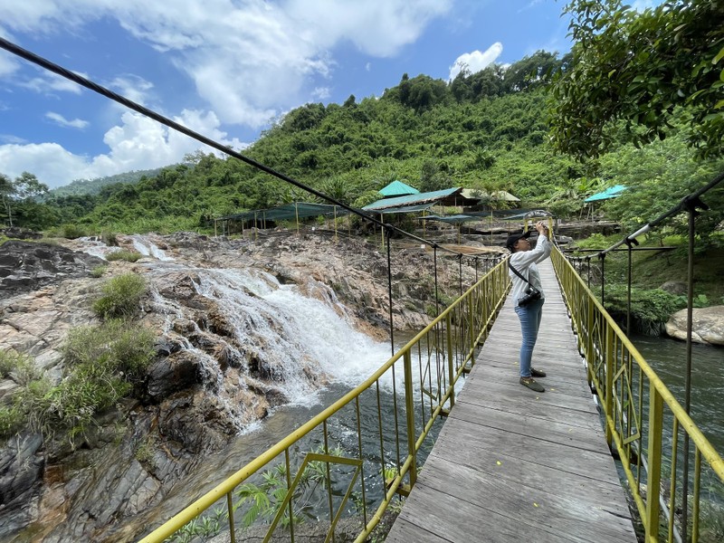 Giai nhiet mua he mat lanh voi cong vien thac Yang Bay-Hinh-9