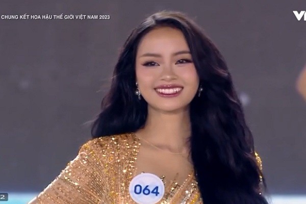 Huynh Tran Y Nhi dang quang Hoa hau The gioi Viet Nam 2023-Hinh-8