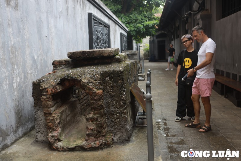 Khach quoc te xep hang kham pha “dia nguc tran gian” giua long Ha Noi-Hinh-19