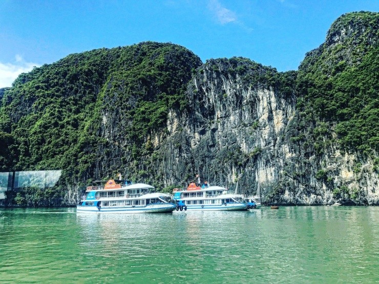 Dao Ngoc Vung - hon dao tuyet dep giua long Quang Ninh