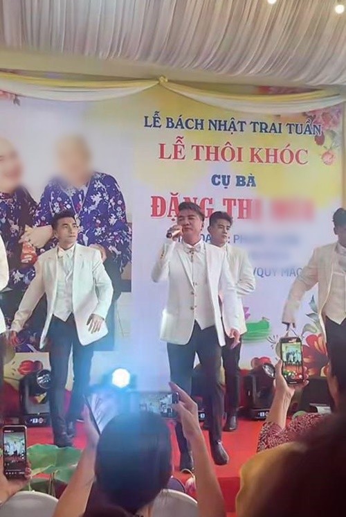 Dam Vinh Hung chay show tu “le thoi khoc” den dam cuoi, cat-se sao?