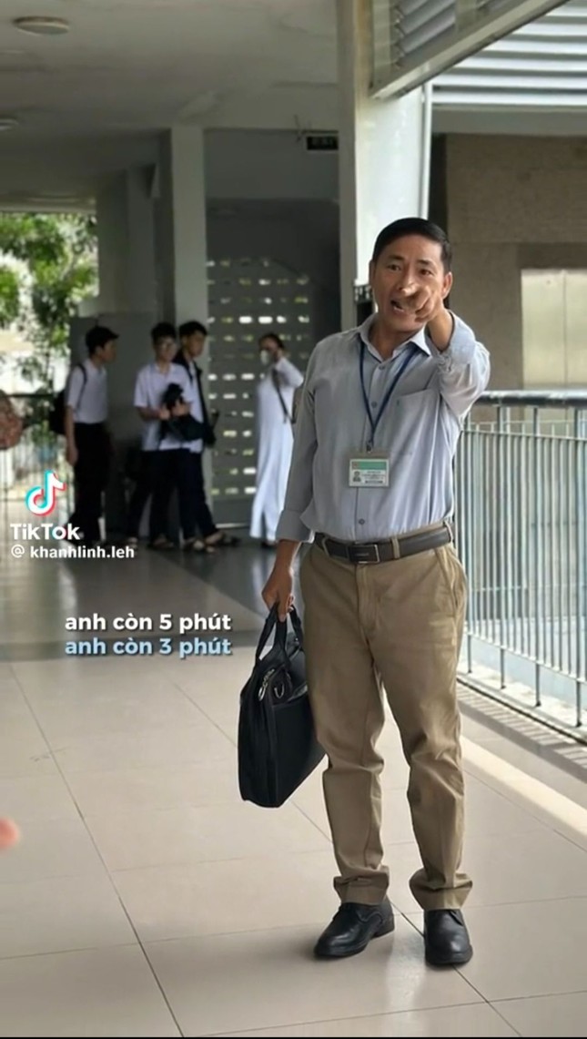 Thay tro truong THPT Phan Chau Trinh “tao trend” ky niem tuoi hoc tro